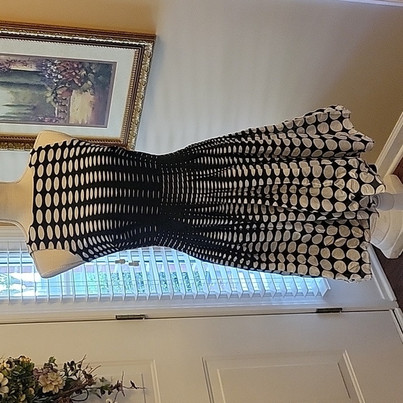 Talbots Dresses & Skirts - Talbots Petites Black White dot geometric sleeveless dress Pleated skirt 2P EUC